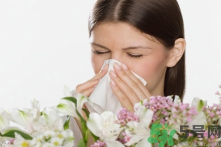 過敏性鼻炎的發(fā)病因素是什么？過敏性鼻炎的并發(fā)癥有哪些？