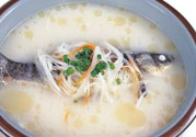 孕婦喝鯽魚(yú)湯有什么好處？孕婦喝鯽魚(yú)湯的功效與作用