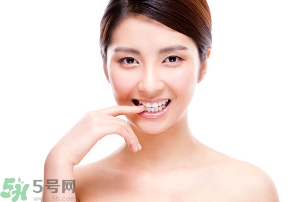 寶寶為什么喜歡咬指甲？寶寶咬指甲是怎么回事？