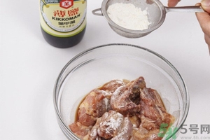 板栗燉鴨好還是燉雞好？栗子燒雞的家常做法