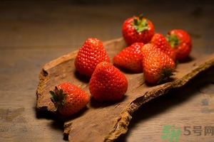 草莓有點爛還能吃嗎？草莓爛了一點還能吃嗎？