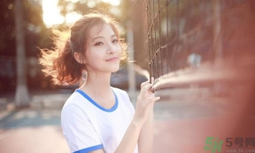 13歲女生平胸怎么辦？13歲女生平胸正常嗎？