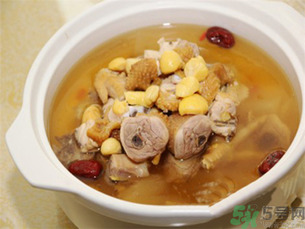 板栗燉鴨好還是燉雞好？栗子燒雞的家常做法