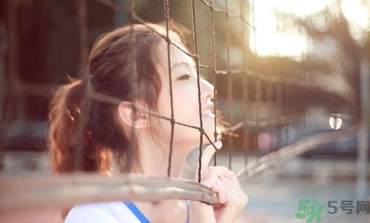 13歲女生平胸怎么辦？13歲女生平胸正常嗎？