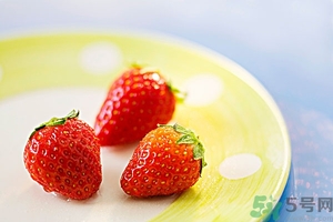 草莓有點爛還能吃嗎？草莓爛了一點還能吃嗎？