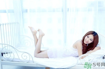 初一女孩能穿情趣內(nèi)衣嗎？初中女生應(yīng)該穿什么內(nèi)衣？