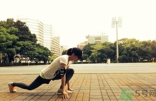 女生健身喝什么牛奶好？女生健身吃什么好？