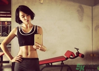 女生健身喝什么牛奶好？女生健身吃什么好？