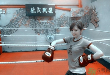 女生健身喝什么牛奶好？女生健身吃什么好？