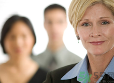 女人絕經(jīng)后會(huì)老的很快嗎？女人絕經(jīng)后吃什么延緩衰老？