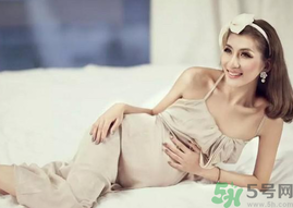 先兆流產(chǎn)是什么原因引起的？ 先兆流產(chǎn)的癥狀有哪些？