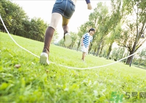 跳繩減肥快還是跑步減肥快？跳繩減肥最佳時(shí)間是什么時(shí)候？