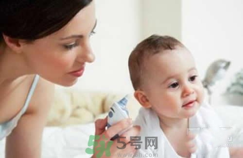 寶寶發(fā)燒多久量一次體溫？寶寶發(fā)燒怎么量體溫？