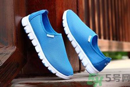 新鞋的塑膠味怎么去除？新鞋有塑膠味怎么辦？