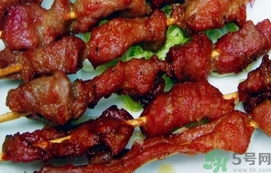 吃羊肉串能喝啤酒嗎?吃羊肉串喝什么酒好? 吃羊肉串能喝啤酒嗎?吃羊肉串喝什么酒好?