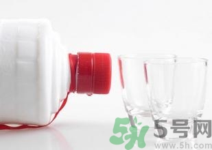 吃羊肉串能喝啤酒嗎?吃羊肉串喝什么酒好? 吃羊肉串能喝啤酒嗎?吃羊肉串喝什么酒好?