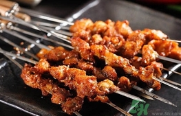 吃羊肉串會(huì)上火嗎 羊肉串吃多了會(huì)怎么樣 吃羊肉串會(huì)上火嗎 羊肉串吃多了會(huì)怎么樣