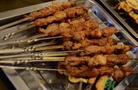 吃羊肉串會(huì)上火嗎 羊肉串吃多了會(huì)怎么樣 吃羊肉串會(huì)上火嗎 羊肉串吃多了會(huì)怎么樣