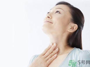 秋季嗓子干癢咳嗽是怎回事？秋季嗓子干癢咳嗽怎么辦？