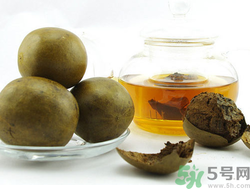 羅漢果可以和菊花一起泡水喝嗎？羅漢果菊花茶的做法及營(yíng)養(yǎng)價(jià)值