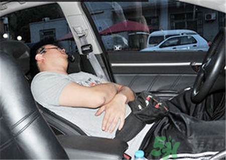 男子車(chē)停路邊吹空調(diào)中毒,車(chē)內(nèi)吹空調(diào)會(huì)中毒嗎? 男子車(chē)停路邊吹空調(diào)中毒,車(chē)內(nèi)吹空調(diào)會(huì)中毒嗎?