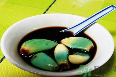  醋泡大蒜對(duì)健康有什么影響？醋泡大蒜的做法是什么？
