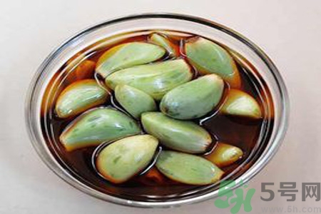 醋泡大蒜對(duì)健康有什么影響？醋泡大蒜的做法是什么？