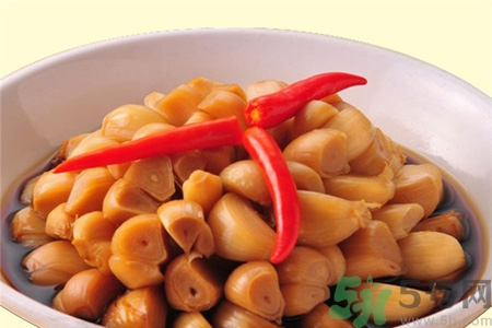 醋泡大蒜可以治療灰指甲嗎？醋泡大蒜怎樣治療灰指甲？