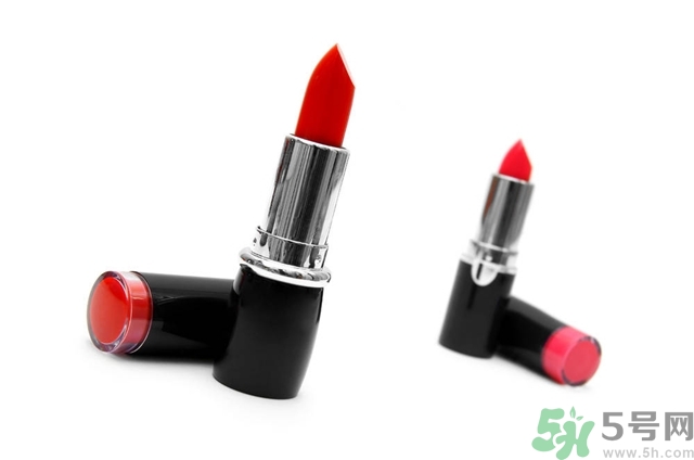 皮膚黑涂什么顏色口紅好看？皮膚白涂什么顏色的口紅？