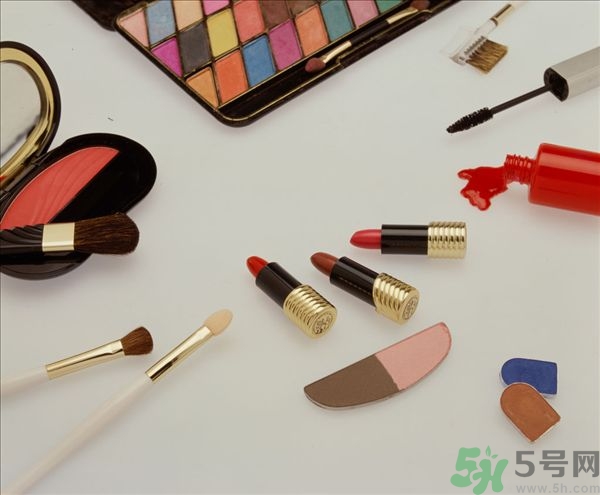 口紅掉色正常嗎？口紅掉色好還是不掉色好？