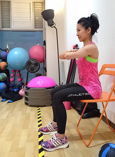 深蹲的正確做法 深蹲的標(biāo)準(zhǔn)動(dòng)作是怎樣的？