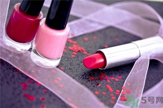 皮膚黑涂什么顏色口紅好看？皮膚白涂什么顏色的口紅？