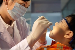 洗牙能讓牙齒變白嗎？洗牙對(duì)牙齒有傷害嗎？