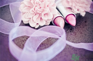 口紅掉色正常嗎？口紅掉色好還是不掉色好？