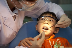 洗牙能讓牙齒變白嗎？洗牙對(duì)牙齒有傷害嗎？