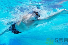 游泳能改善膝關(guān)節(jié)踝關(guān)節(jié)損傷嗎？游泳對膝關(guān)節(jié)炎有益嗎？