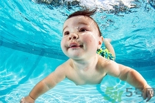 游泳能改善膝關(guān)節(jié)踝關(guān)節(jié)損傷嗎？游泳對膝關(guān)節(jié)炎有益嗎？