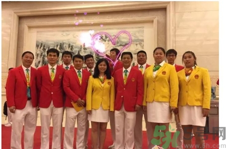 張國(guó)偉的證件照是怎么通過(guò)審查的?證件照怎么拍才好看?