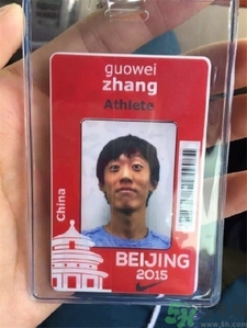 張國(guó)偉的證件照是怎么通過(guò)審查的?證件照怎么拍才好看?