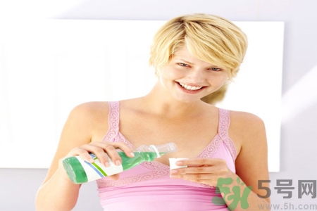 口腔潰瘍可以用漱口水嗎？口腔潰瘍能不能用漱口水？