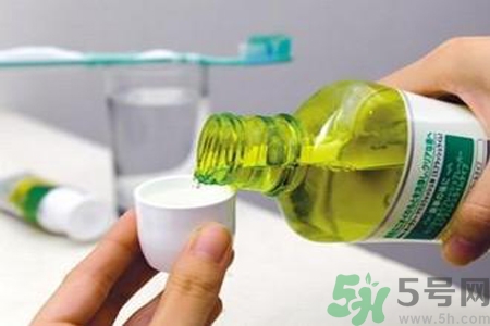 口腔潰瘍可以用漱口水嗎？口腔潰瘍能不能用漱口水？