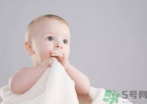 秋季嬰兒要每天洗澡嗎？秋季給嬰兒洗澡的正確步驟