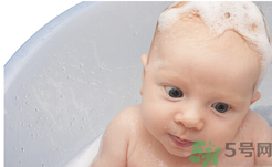 秋季嬰兒要每天洗澡嗎？秋季給嬰兒洗澡的正確步驟