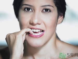 咬指甲什么原因？咬指甲是什么病？