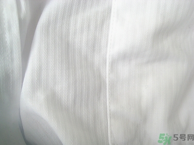 衣服長(zhǎng)黑點(diǎn)怎么洗掉？衣服上長(zhǎng)霉點(diǎn)怎么去除？
