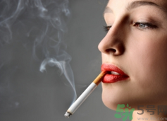 上廁所抽煙好嗎？上廁所抽煙有什么害處？