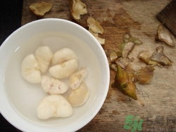 菱角能生吃嗎?菱角生吃好還是熟吃好 菱角能生吃嗎?菱角生吃好還是熟吃好