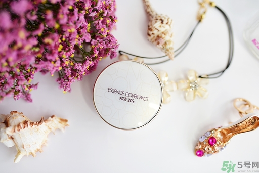 age20s粉底霜粉色和白色有什么區(qū)別？