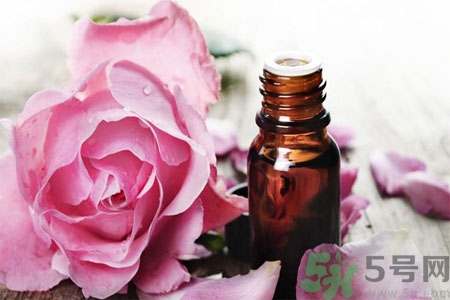 豐胸精油有副作用嗎？豐胸精油的按摩方法是什么？