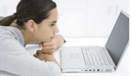 對著電腦久了頭痛是怎么回事？對著電腦頭痛怎么辦？